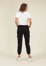 Calça Jogger Em Sarja Com Bolso Cargo