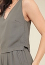 Blusa Regata Em Viscose Twill Com Decote V