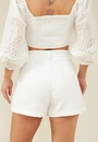 Short Em Crepe Alfaiataria Recorte Frontal