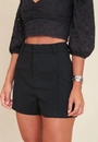 Short Em Crepe Alfaiataria Recorte Frontal