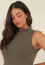 Vestido Midi Malha Canelada Gola Alta Sem Manga