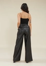 Calça Wide Leg Com Bolso Faca Em Couro Sintético