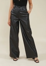 Calça Wide Leg Com Bolso Faca Em Couro Sintético