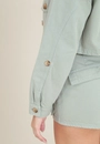 Jaqueta Cropped Sarja Bolso Manga Com Martingale