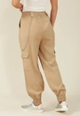 Calça Jogger Em Alfaiataria Com Bolso Cargo