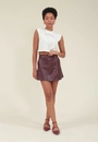 Short Saia Em Pu Com Transpasse E Zíper Lateral
