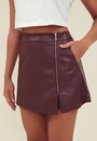 Short Saia Em Pu Com Transpasse E Zíper Lateral