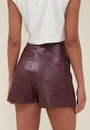 Short Saia Em Pu Com Transpasse E Zíper Lateral