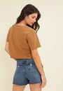 Short Jeans Com Puidos E Rasgos