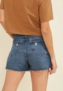 Short Jeans Com Puidos E Rasgos