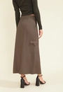 Saia Midi Em Alfaiataria Viscose Twill Com Fenda E Bolsos Laterais