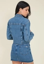 Jaqueta Jeans Com Recorte E Bolso Frontal