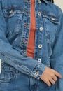 Jaqueta Jeans Com Recorte E Bolso Frontal
