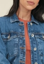 Jaqueta Jeans Com Recorte E Bolso Frontal