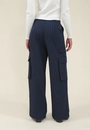 Calça Alfaiataria Wide Leg Risca De Giz Com Bolso Lateral