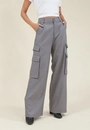 Calça Alfaiataria Wide Leg Risca De Giz Com Bolso Lateral