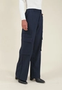 Calça Alfaiataria Wide Leg Risca De Giz Com Bolso Lateral