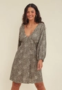 Vestido Curto Manga 7/8 Em Viscose Estampa Safari