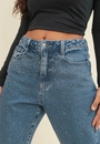 Calça Jeans Mom Cintura Alta Com Hot Fix