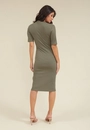 Vestido Midi Canelado Manga Curta Gola Alta