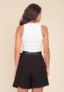 Short Alfaiataria Com Pregas e Bolso Faca