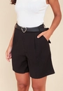 Short Alfaiataria Com Pregas e Bolso Faca