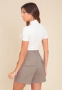 Short Alfaiataria Com Pregas e Bolso Faca