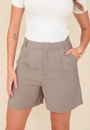 Short Alfaiataria Com Pregas e Bolso Faca
