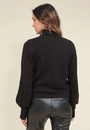 Blusa Tricô Gola Alta E Manga Bufante