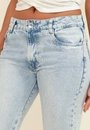 Calça Jeans Reta Cintura Média Com Hot Fix
