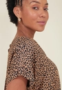 Blusa Viscose Animal Print Com Elástico Na Barra Manga Curta