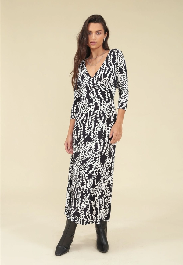 Vestido Midi Malha Manga 7/8 Decote Transpassado Estampa Bicolor