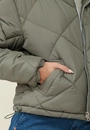 Jaqueta Nylon Matelassê Losango Com Gola Alta