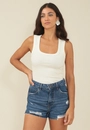 Shorts Jeans Curto Com Puidos Abertura Lateral