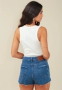 Shorts Jeans Curto Com Puidos Abertura Lateral