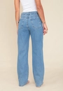 Calça Jeans Reta Com Aplicação De Strass Bolso
