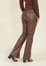 Calça Flare Em Pu Com Fenda Lateral