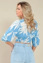 Blusa Cropped  Manga 7/8 Com  Lastex Em Viscose Folhagem Bicolor