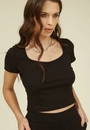 Blusa Malha Canelada Manga Curta Decote U