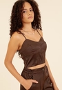 Blusa Cropped Em Tecido Acetinado Alça Com Recorte
