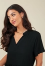 Vestido Curto Em Viscose Twill Com Gola Padre E Recortes