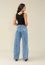 Calça Jeans Pantalona Com Prega Bolso