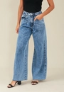 Calça Jeans Pantalona Com Prega Bolso