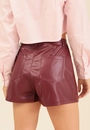 Shorts Saia Em Pu Com Bolsos