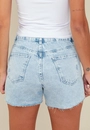 Shorts Jeans Curto Com Aplicação De Strass