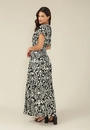 Vestido Longo Em Viscose Manga Curta Decote V Estampa Bicolor