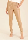 Calça Skinny Com Botão Em Tecido Resinado