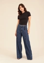Calça Jeans Reta Com Barra Larga E Cinto