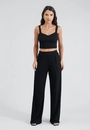 Calça Pantalona Com Bolso E Pregas Em Malha Canelada