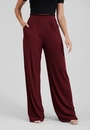 Calça Pantalona Com Bolso E Pregas Em Malha Canelada